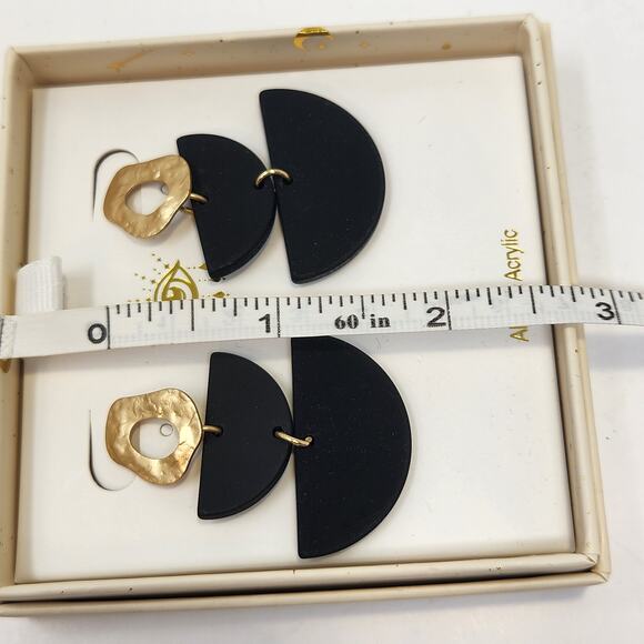 Eye Candy Los Angeles Black Gold Tone Dangle Drop Post Earrings Lightweight New - Picture 3 of 4